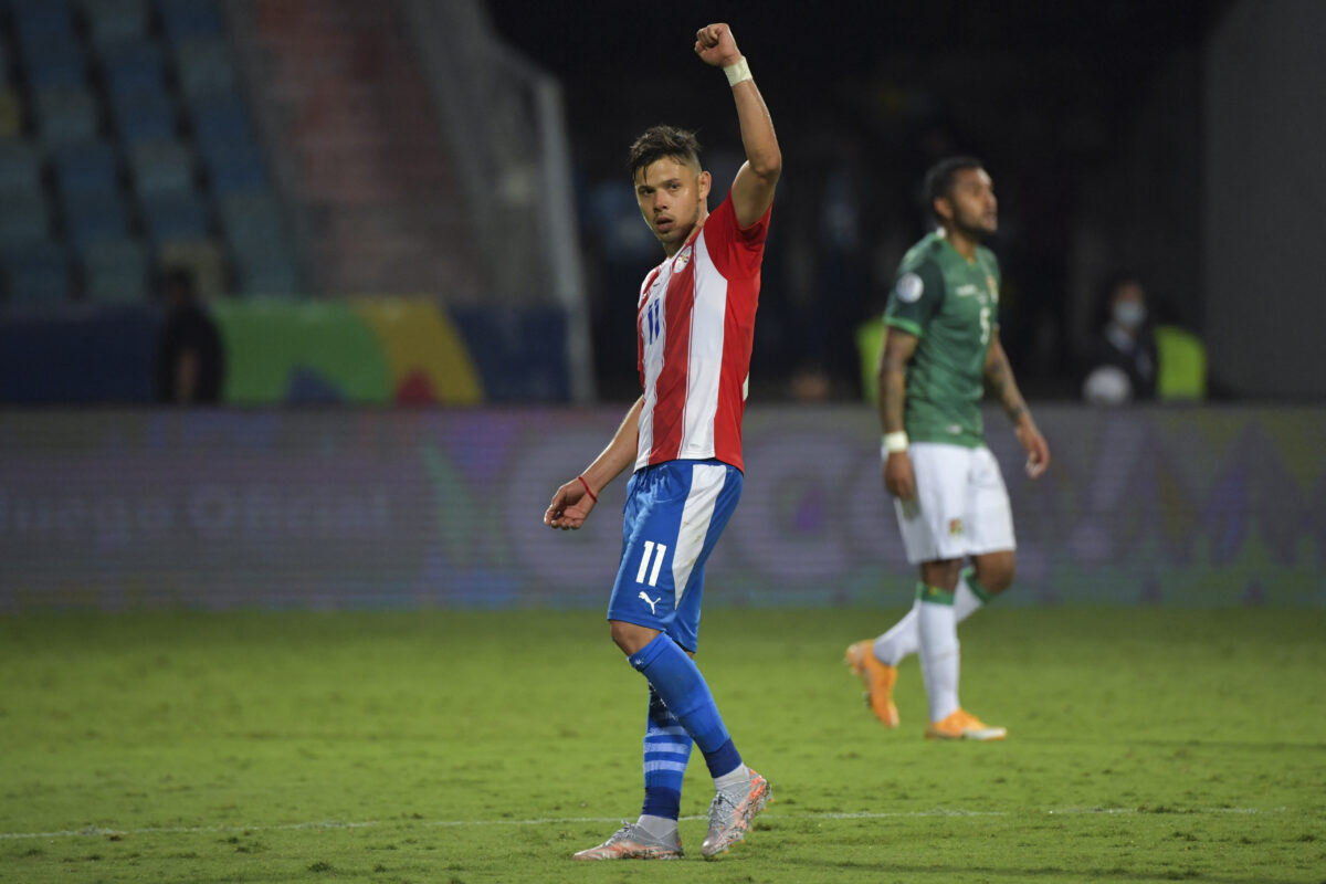 Paraguayo Ángel Romero lidera tabla de goleo en Copa América