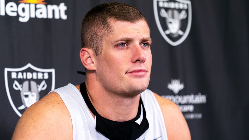 Carl Nassib se revela como primer jugador homosexual en la NFL