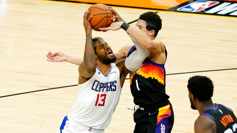 Paul George mantiene a los Clippers en la pelea