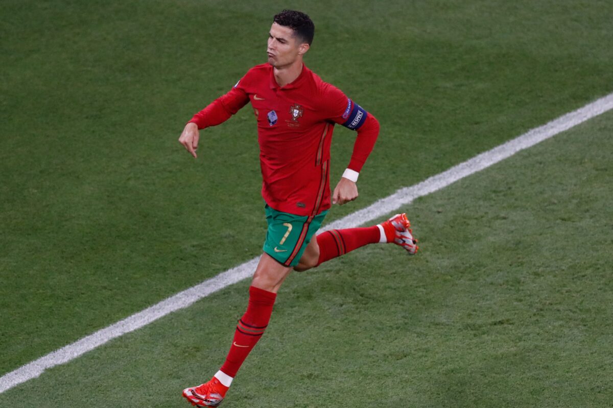 Cristiano Ronaldo alcanza récord mundial de goleo