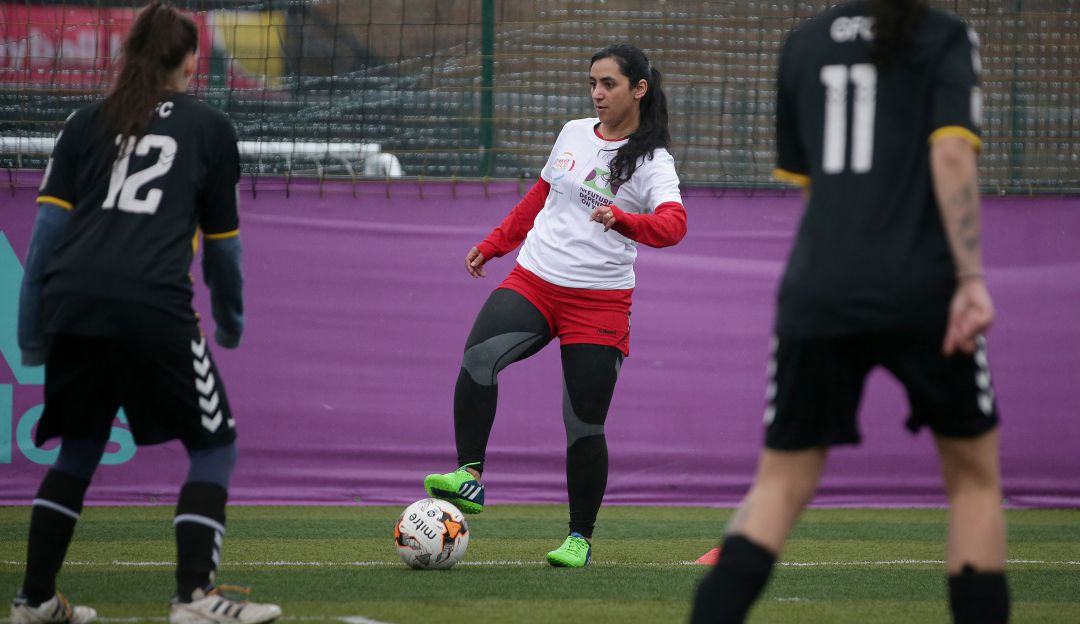 Exfutbolista Khalida Popal teme por las jugadoras afganas
