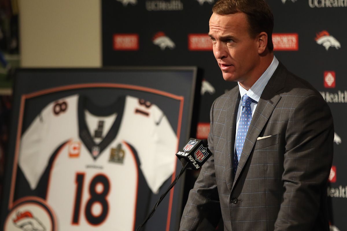Peyton Manning destaca en el Salón de la Fama de la NFL 2021