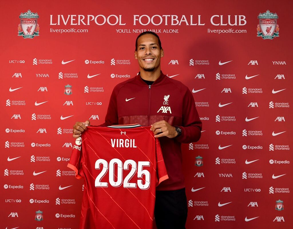 Virgil van Dijk renovó su contrato con Liverpool hasta 2025