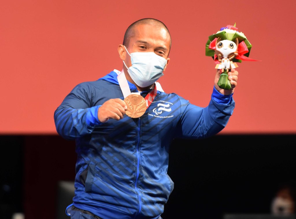 ¡Histórico! Herbert Aceituno gana primera medalla paralímpica para El Salvador