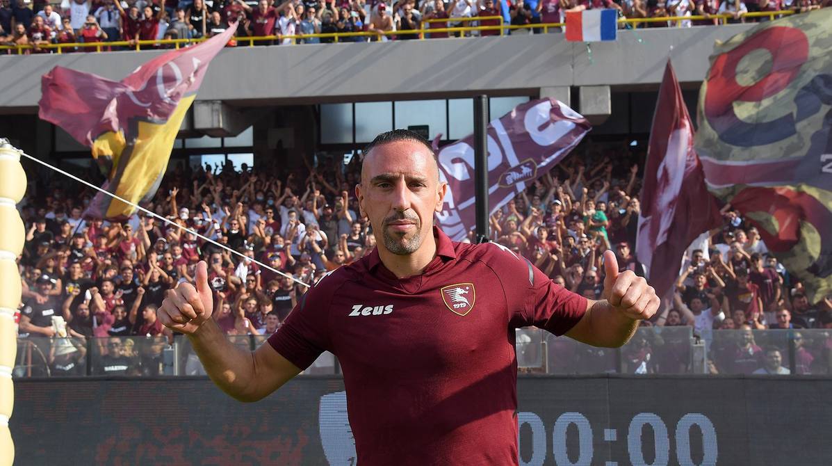 Frank Ribéry regresa a la Serie A con el Salernitana