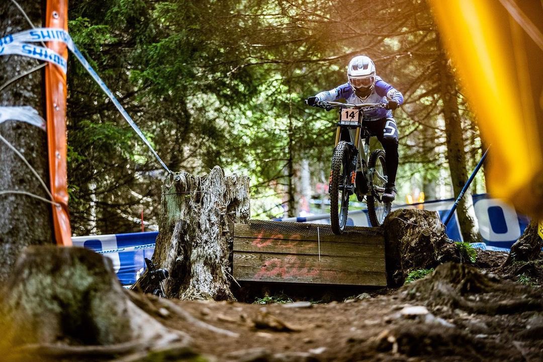 Salvadoreña Mariana Salazar entre las mejores de la Copa del Mundo de Downhill