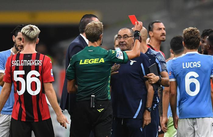 Sarri suspendidocon dos partidos tras  amenazar a un jugador del Milan