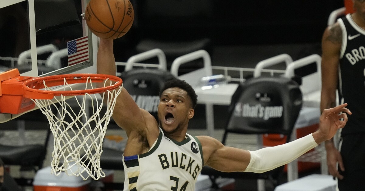 Milwaukee Bucks debuta con triunfo la defensa de su anillo de la NBA