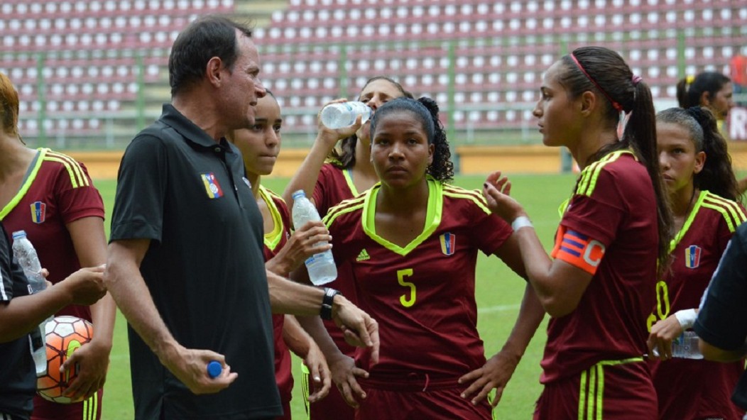 Futbolistas venezolanas acusan de abuso sexual a exseleccionador