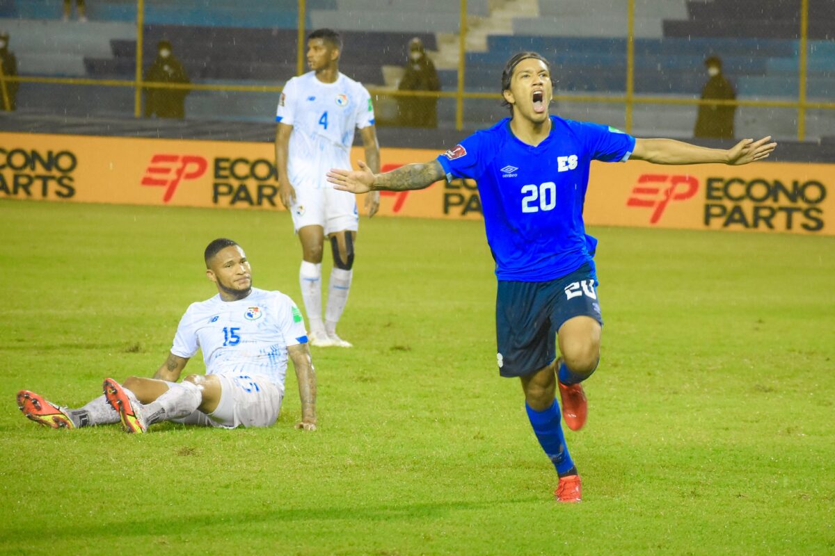 Enrico Dueñas se estrena como goleador y da el triunfo a la Selecta