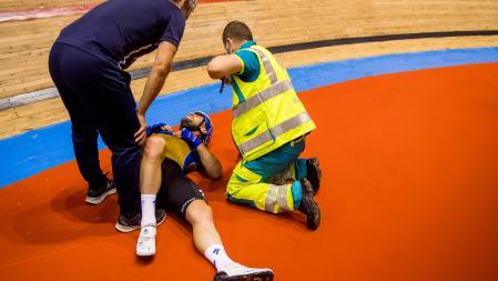 Ciclista Mark Cavendish se fractura dos costillas