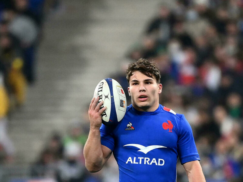 Antoine Dupont designado mejor jugador de rugby del año