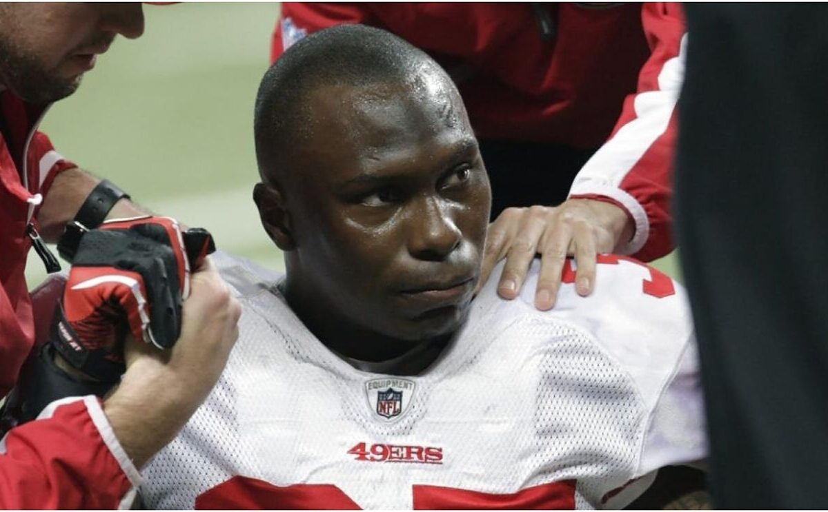 Exjugador de la NFL que asesinó a seis personas padecía enfermedad cerebral