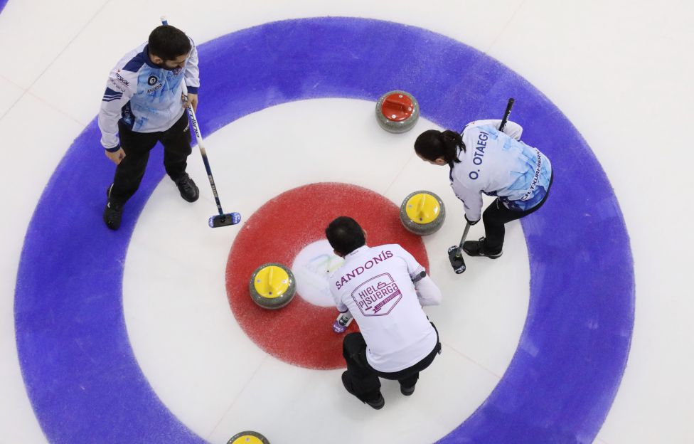 Suspenden emisión de juegos de curling por anuncios de juguetes sexuales