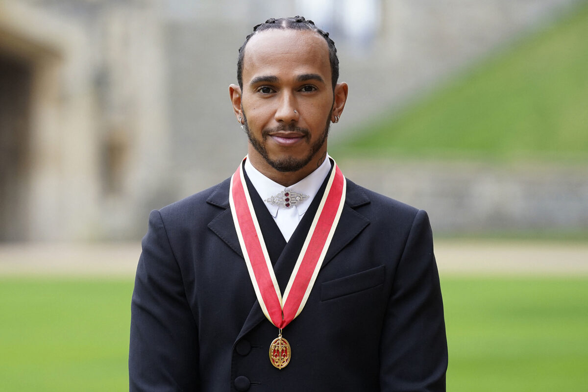 Hamilton recibe el título de Caballero en Windsor