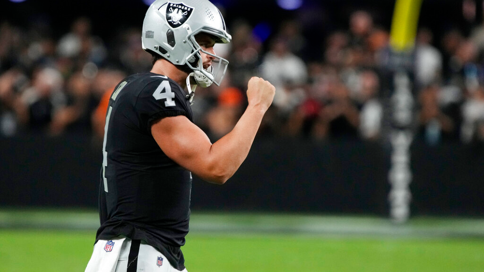 Raiders mantiene esperanza de playoffs en la NFL