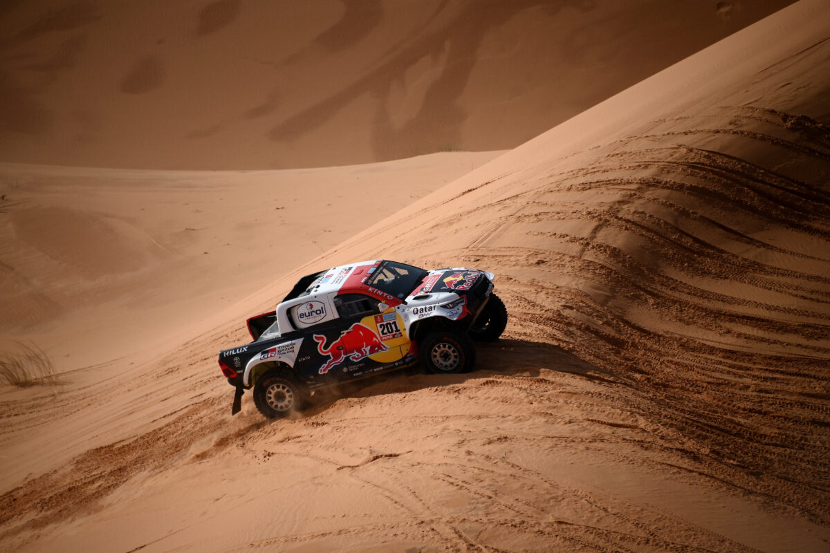 Al Attiyah gana la 4.ª etapa del Dakar en autos
