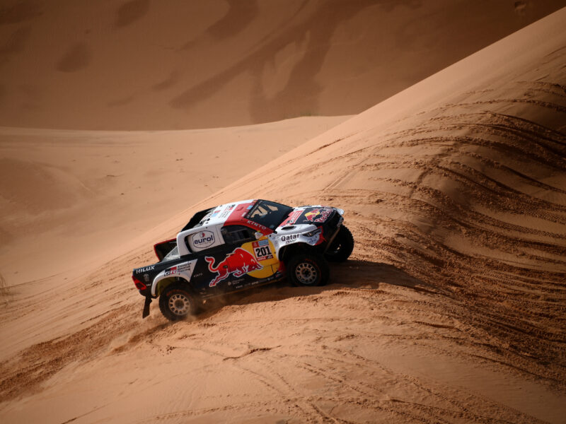 Al Attiyah gana la 4.ª etapa del Dakar en autos