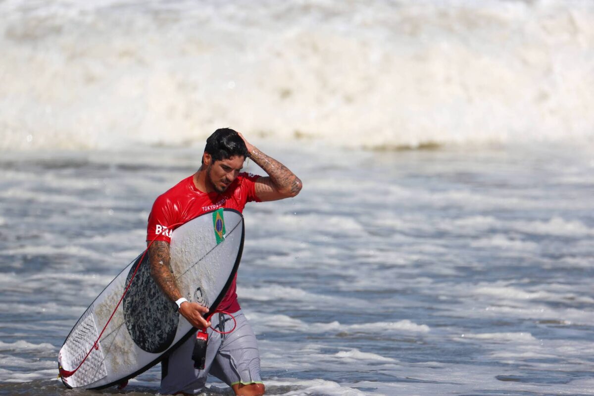 Surfer Gabriel Medina hace una pausa para cuidar su salud mental