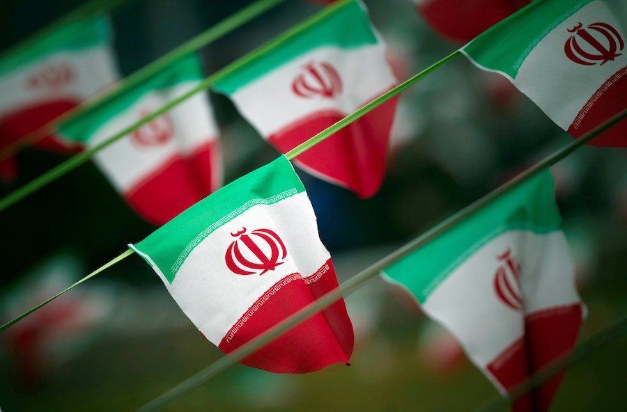 Irán condena a muerte a boxeador por su rol en protestas