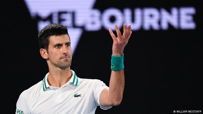 Grupos antivacuna erigen como “modelo” a Djokovic
