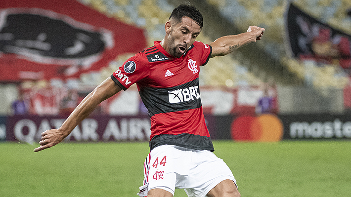 Flamengo multa al chileno Isla por irse de fiesta ￼