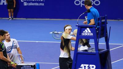 Zverev golpea con la raqueta silla del árbitro en partido del Abierto de México ￼