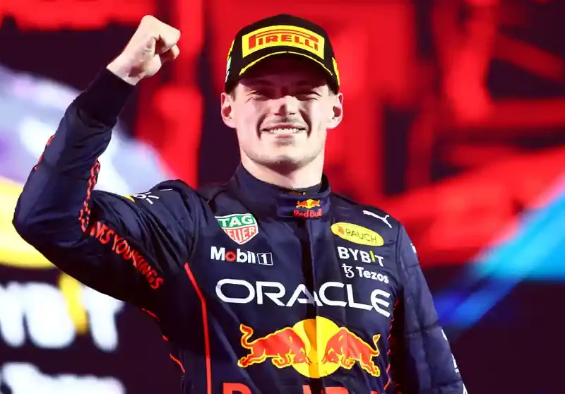 Verstappen se impuso a los Ferrari en Arabia ￼