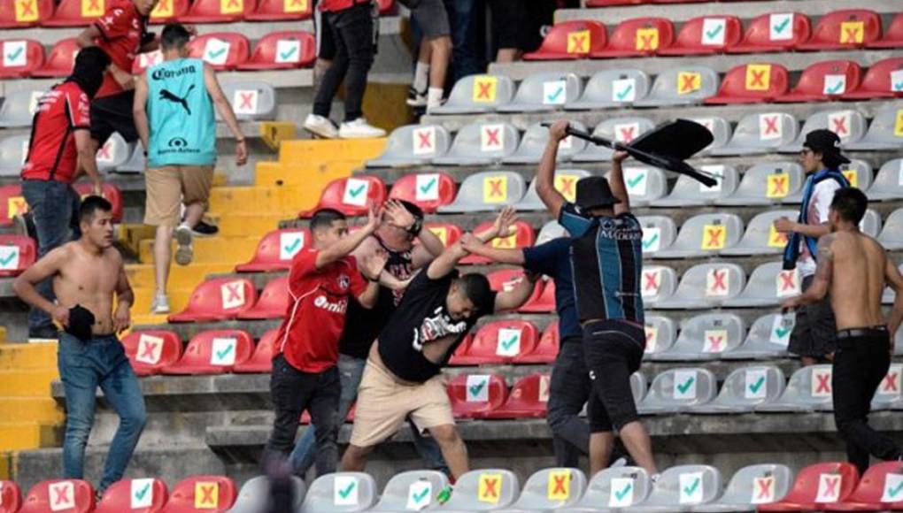 Más de 25 heridos por violencia en partido de fútbol de México￼
