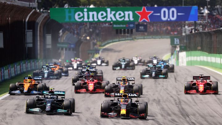 Un cambio entre escuderías punteras y dos regresos marcan el arranque de la F1