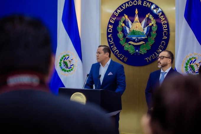 Gobierno salvadoreño absorbe alza de precio de combustibles