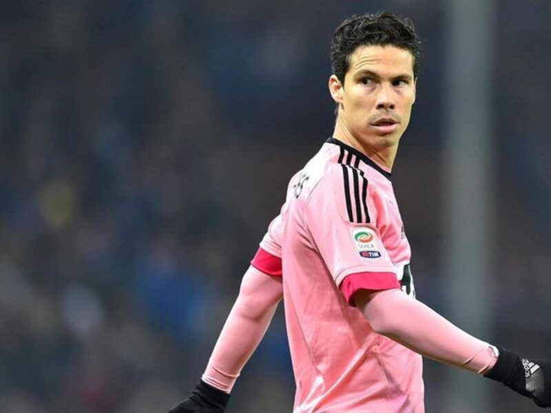 Brasileño Hernanes se retiró del fútbol