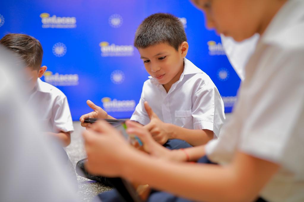 300 mil niños y niñas beneficiados con la entrega de tablets