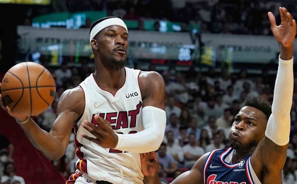 Los Heat toman ventaja de 2-0 en su semifinal en la NBA