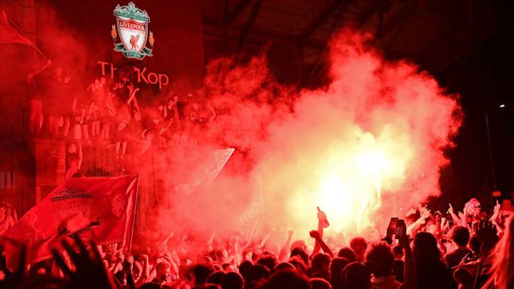 Oleada de hinchas “red” inquieta a París