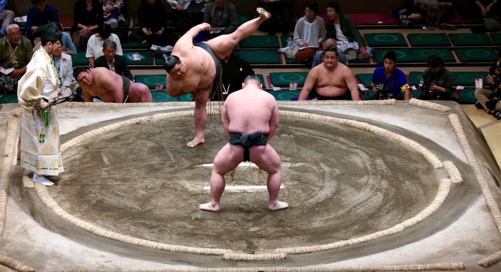 El equipo ucraniano de sumo ha encontrado refugio en Japón