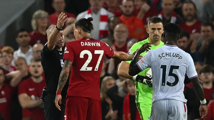 Van Dijk: Núñez debe aprender a “controlarse”￼