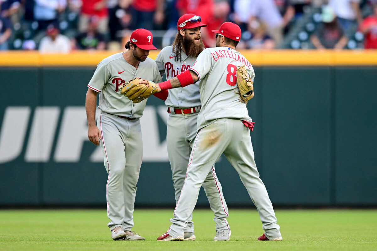 Filis someten a los Bravos en primer partido de la Serie Divisional