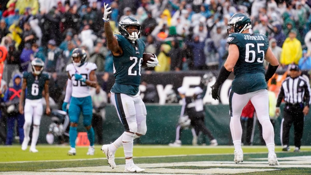 Eagles mantienen invicto en la NFL