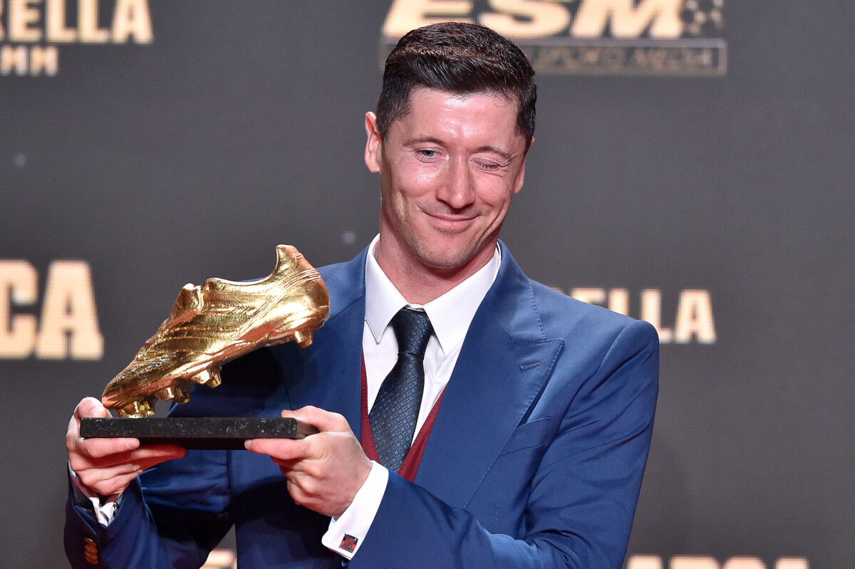 Lewandowski «feliz» al recibir su segunda Bota de Oro