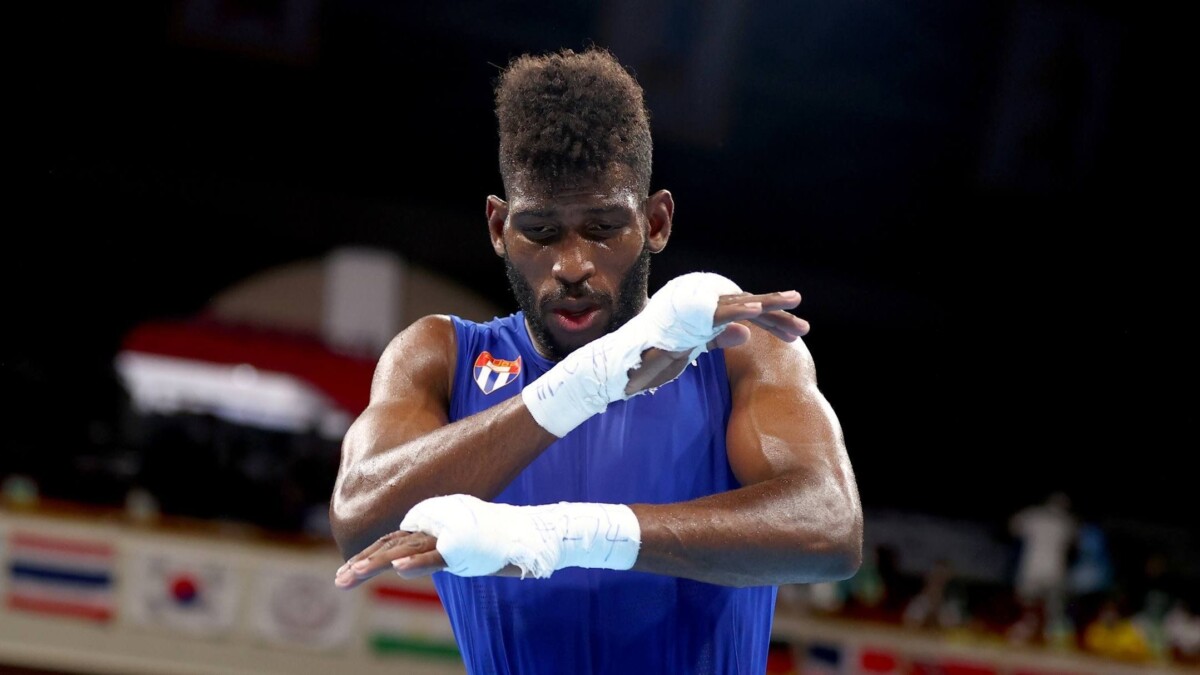 Campeón de boxeo Andy Cruz entrena para debut profesional tras salir de Cuba