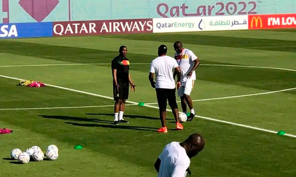 El presidente Eto’o entrena con los futbolistas de Camerún