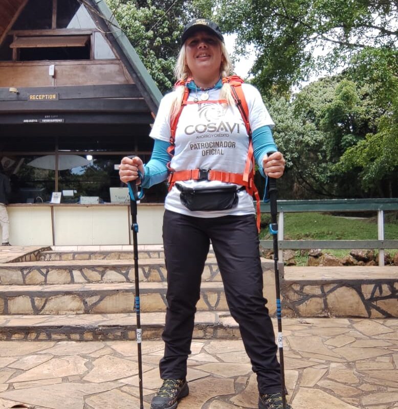 Salvadoreña Alfa Arrué inicia la conquista del Kilimanjaro