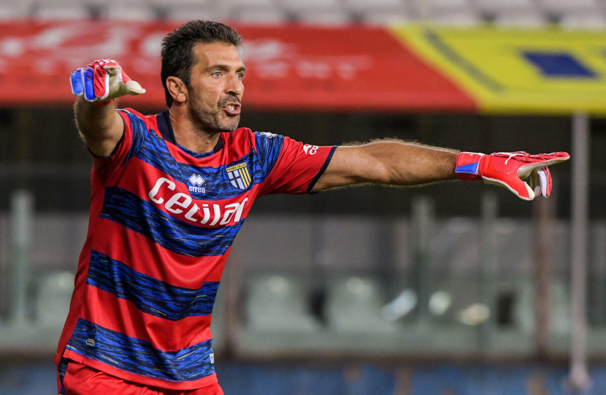 “Un arquero sabe hacer más cosas hoy”, afirma Buffon