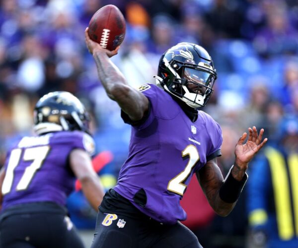 Ravens siguen en lo alto de la NFL