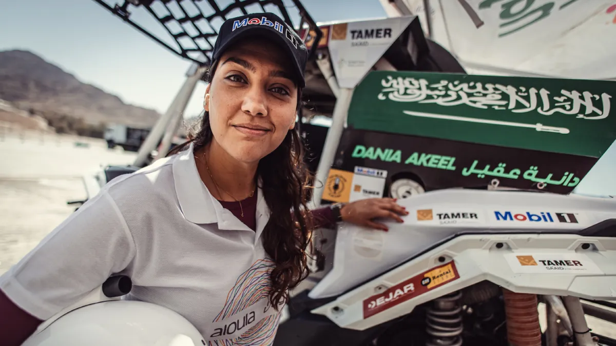 Ser mujer saudita y pilotar en el Dakar es «un mensaje en sí mismo»