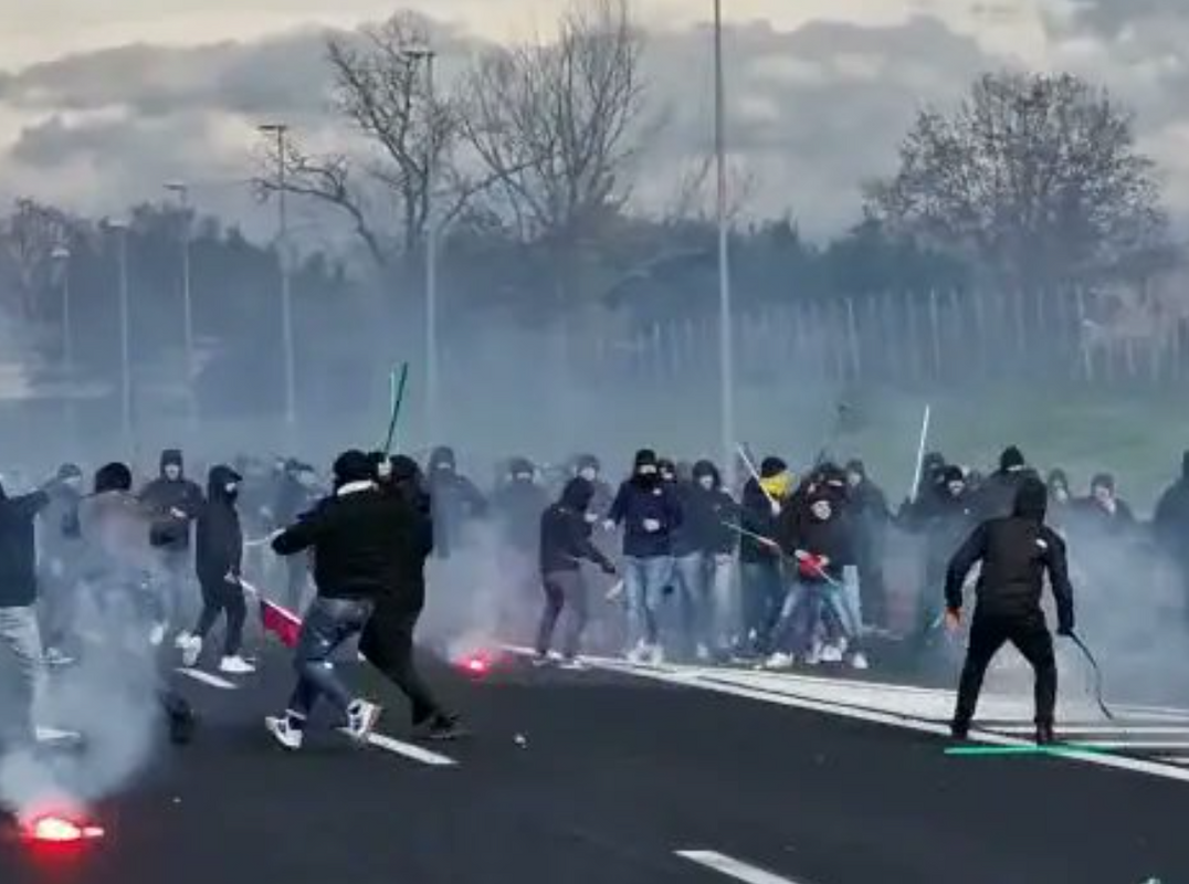 Los aficionados del Nápoles y de la Roma no podrán seguir a sus equipos dos meses