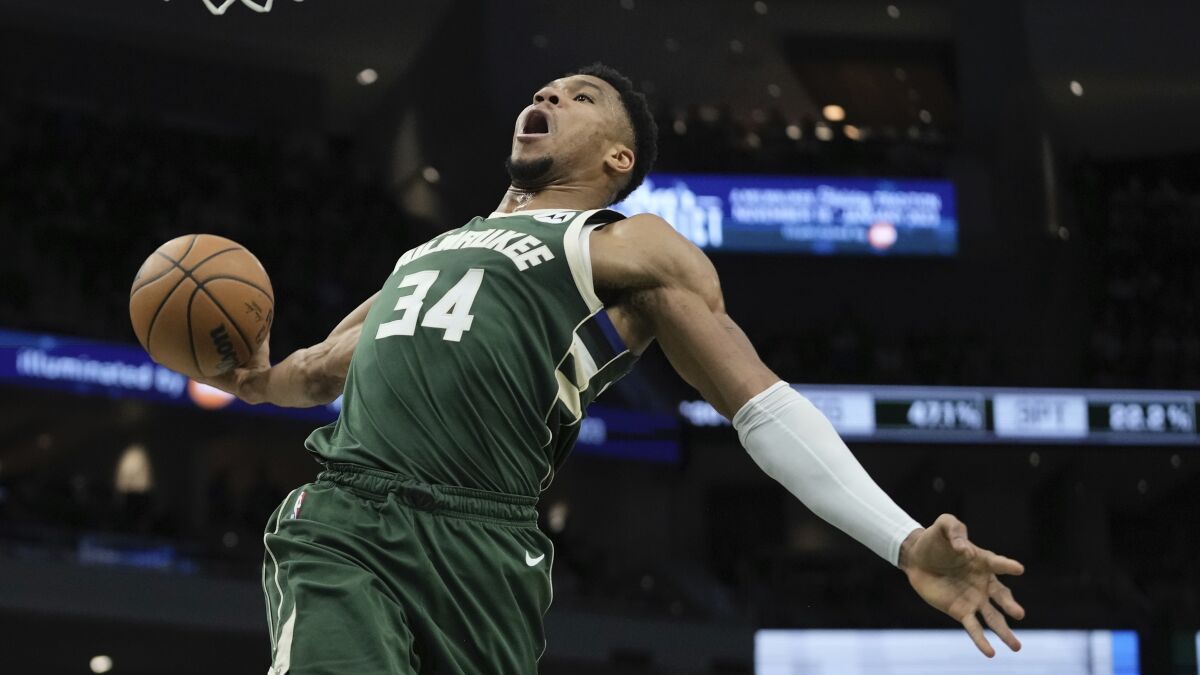 Giannis anota 55 puntos y los Bucks aplastan a los Wizards