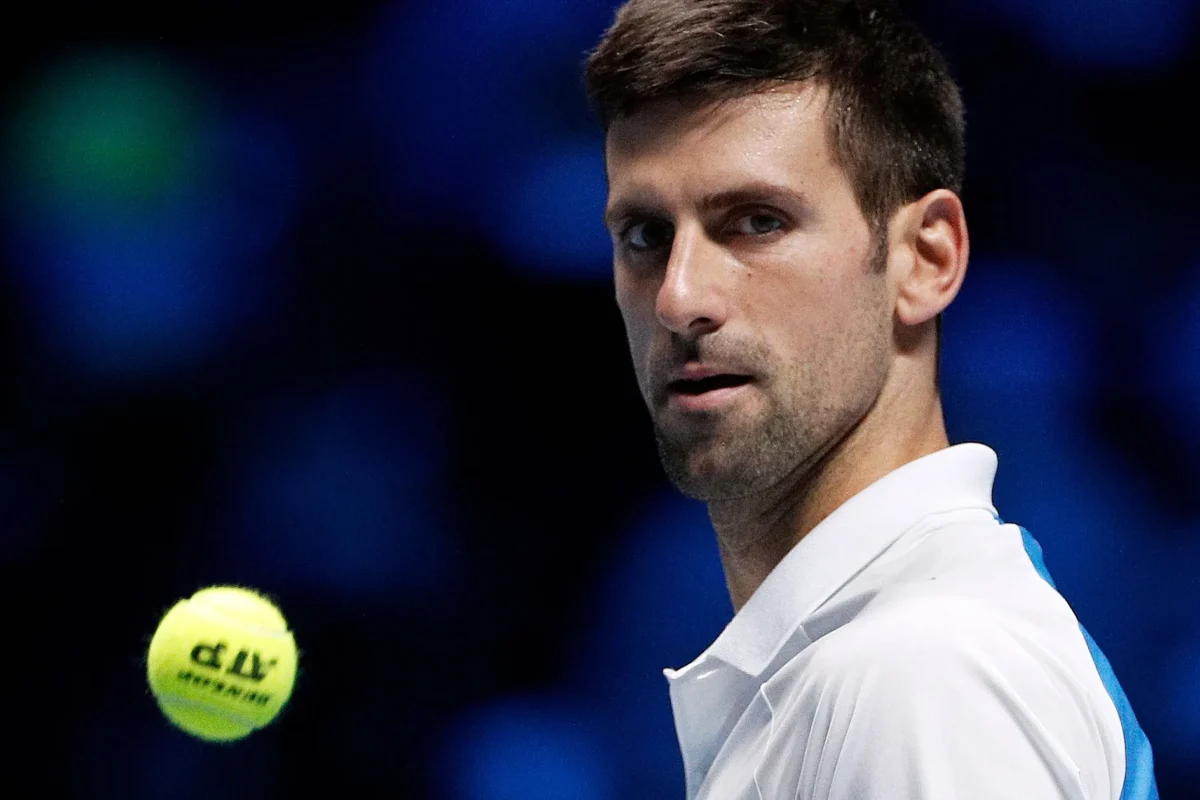 Djokovic acorta un entrenamiento en Australia por dolor en isquiotibiales