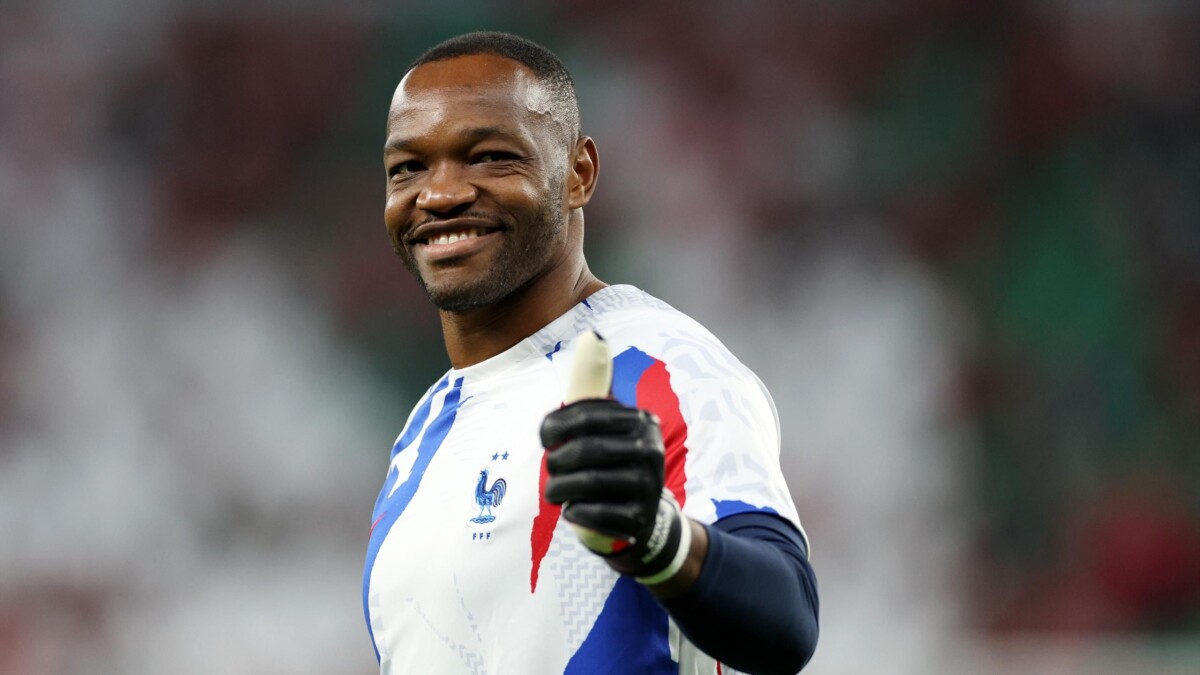 Mandanda se retira de la selección francesa